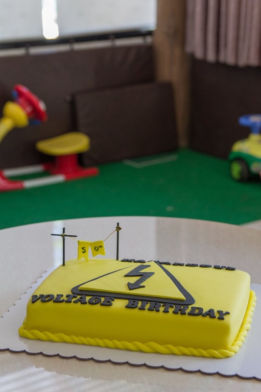 Electrical engineer cake | Engineering cake, Graduation cakes, Celebration  cakes